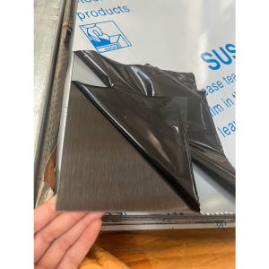 Tấm inox 304 Đen  xước HL